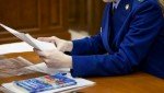 По иску прокурора Плесецкого района суд обязал администрацию округа провести инвалиду замену оконных рам жилого помещения